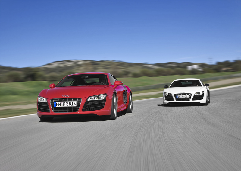 Illustration for article titled 2010 Audi R8 5.2 V10 Proves Ten Sounds Better Than Eight